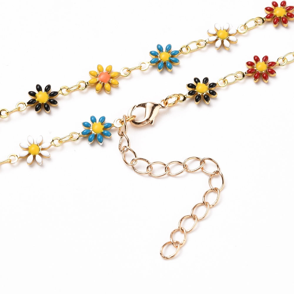 Guldfärgat halsband med söta blommor - 43cm
